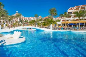 Parque Santiago III beach amenities
