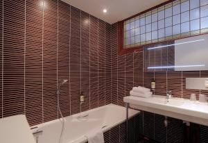 Hotels Le Grand Hotel : Chambre Triple