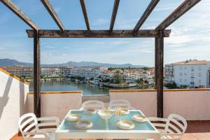 Three-Bedroom Apartment room in Flateli Empuriabrava