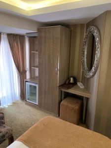 Golden Rain Hotel Old City