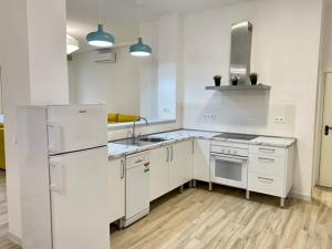 Flamenca Triana - Apartamento Wifi con 2 Dormitorios 2 sofas camas 2 baños