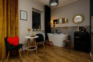 Love Suite Warsaw Wola by Noclegi Renters