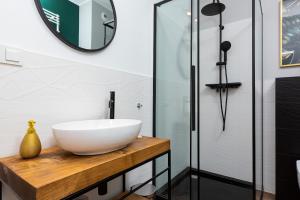 Love Suite Warsaw Wola by Noclegi Renters