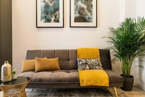 Glamour Dristor brand new Studio