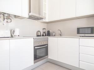 Baixa chiado 2 bedroom duplex apt with AC elevator