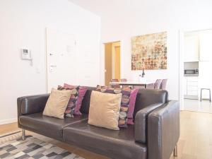 Baixa chiado 2 bedroom duplex apt with AC elevator