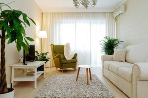 Elegant Vibes Apartment next to Obor market