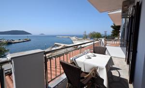 Oasis Deluxe Apartments Skopelos Greece