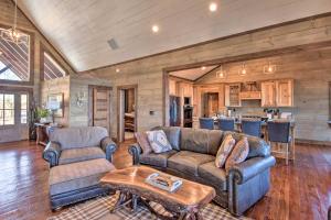 Luxurious Mountain Getaway with Game Room and Hot Tub!