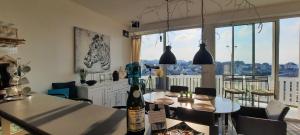 Appartements Grand loft de 60m2 tres lumineux tres belle vue sur mer : photos des chambres