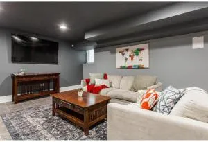 Forrestville Ave Large Suite - Grant Village