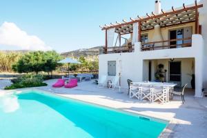 Villa Parasporos with Private Pool and Beach Access Paros Greece