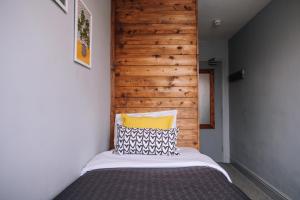 Budget Single Room room in 19 MARY STREET by The Place To Stay Wales