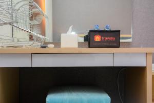Cozy Stay 1BR at Grand Kamala Lagoon Apartment By Travelio