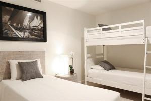 Hastings Park: Elegant Noosa Gem by the Beach