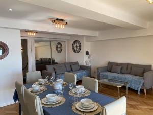 PROMENADE HOLIDAY - OLD TOWN PANORAMIC