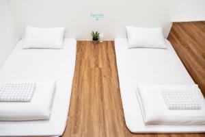 Phòng Giường Đôi Với Phòng Tắm Chung (Double Room with Shared Bathroom)