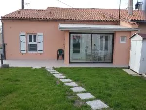 "Les Hirondelles" - 旺代蒙塔利韦