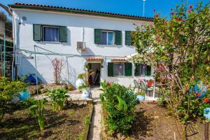 garden home Paxoi Greece