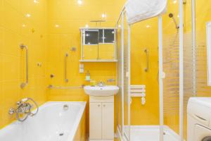 Metro Politechnika Vintage Apartment by BookingHost