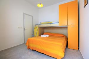 Trilocale arancione climatizzato con terrazza panoramica - 3hvězdičkové hotely ve městě Torre San Giovanni Ugento