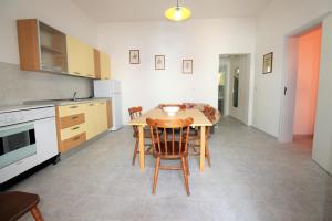 Trilocale arancione climatizzato con terrazza panoramica