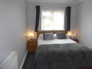 King Room with Garden View room in Autumn House