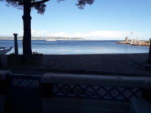 Appartements French Riviera 1 bedroom on the beach facing Cannes : photos des chambres