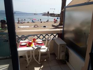 Appartements French Riviera 1 bedroom on the beach facing Cannes : photos des chambres