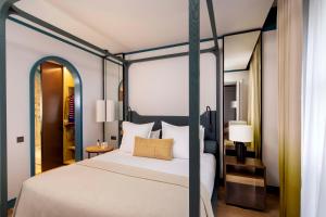 Hotels Hotel Bel Ami : Appartement avec Terrasse