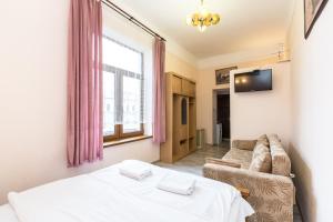 Біля готелю Жорж подобово Львів вулиця Руданського 3