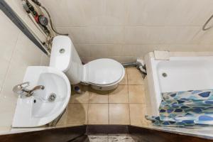 Біля готелю Жорж подобово Львів вулиця Руданського 3