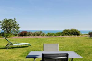 Maisons d'hotes La Metairie-du-Vauhariot - Lodge ou Chambre - Piscine Chauffee - Vue Mer et Mont Saint Michel et GR34 - Residence Hoteliere : photos des chambres