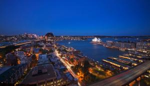 Deluxe Twin Room with Harbour View room in Four Seasons Hotel Sydney