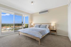 Eastern Views Beach House - Spacious Family Escape