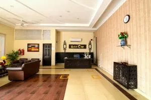 Hotel One Lalazar Multan - Мултан