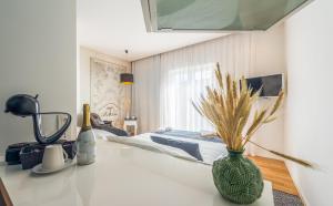 Luxury rooms in Old Town by Belmont Realty 