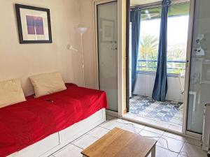 Appartements Apartment with Sea View : photos des chambres