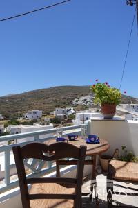 Traditional Apartment In Kastro Sikinos Greece