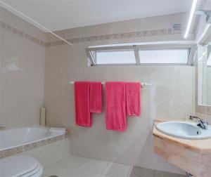 Stylish two bedroom apartment with garden vieuw