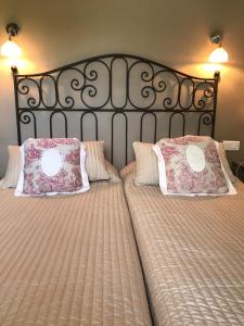 Hotels Logis Hotel Le Manoir & Lounge : Chambre Lits Jumeaux avec Terrasse