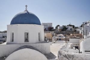 2 bedroom charming villa with outdoors jacuzzi Santorini Greece