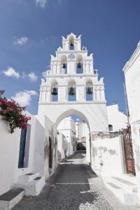 2 bedroom charming villa with outdoors jacuzzi Santorini Greece