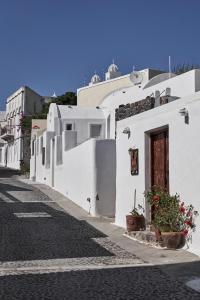 2 bedroom charming villa with outdoors jacuzzi Santorini Greece