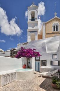 2 bedroom charming villa with outdoors jacuzzi Santorini Greece