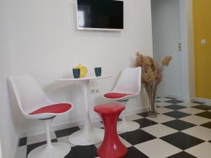 Nostalgia Retro Suites