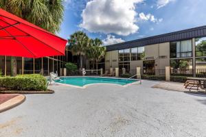 Red Roof Inn PLUS & Suites Houston - IAH Airport SW