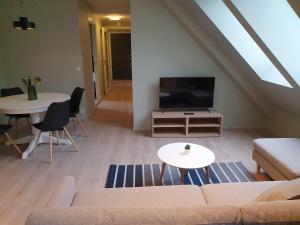 Kong Oscars Apartments