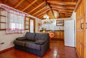 Charming House in Buenavista del Norte with Shared Pool