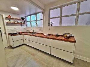 Apartamento Artístico - Garagem - Ar Condicionado - Excelente Localização